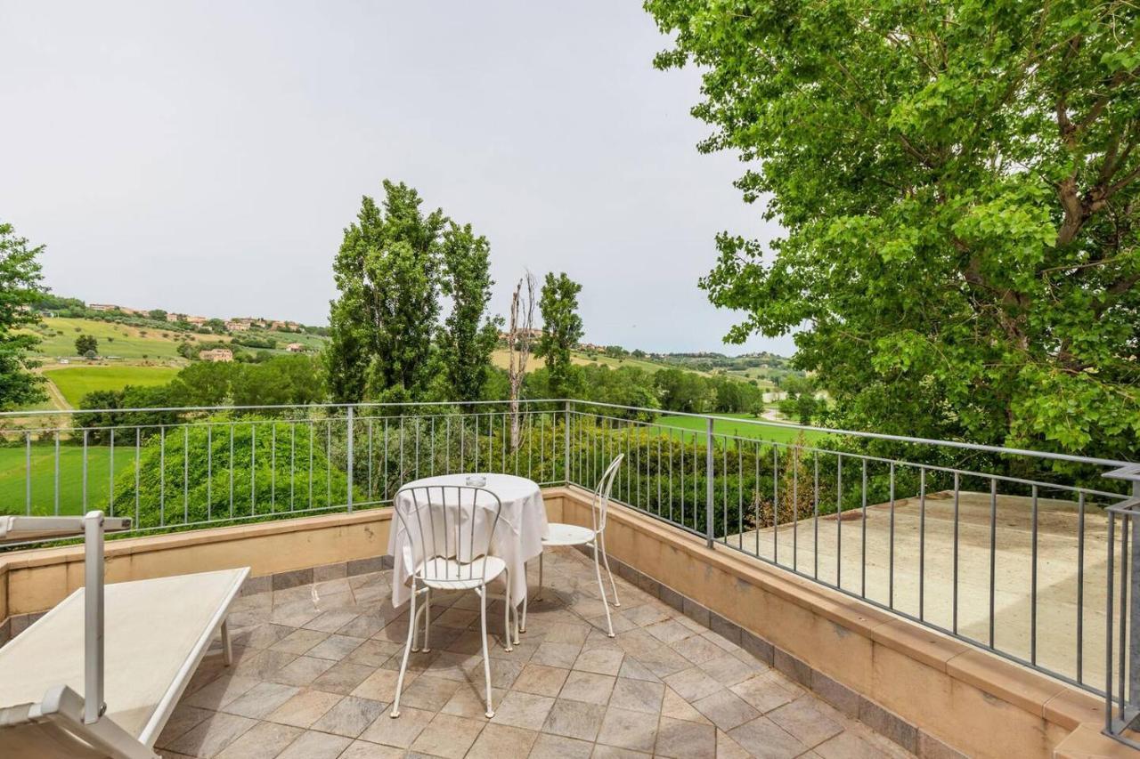 Grande Villa Storica Per Vacanze Con Giardino Privato E Piscina Ostra Exterior photo