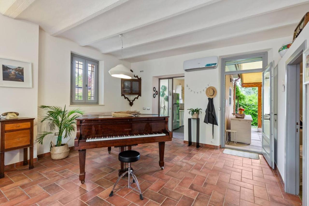 Grande Villa Storica Per Vacanze Con Giardino Privato E Piscina Ostra Exterior photo
